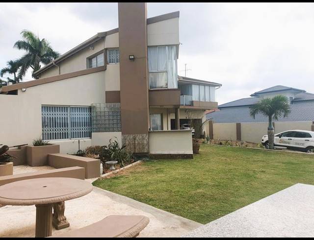4 BEDROOM HOUSE FOR SALE IN MANABA BEACH